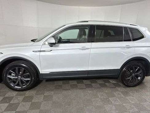 Used 2023 Volkswagen Tiguan SE FWD image 6