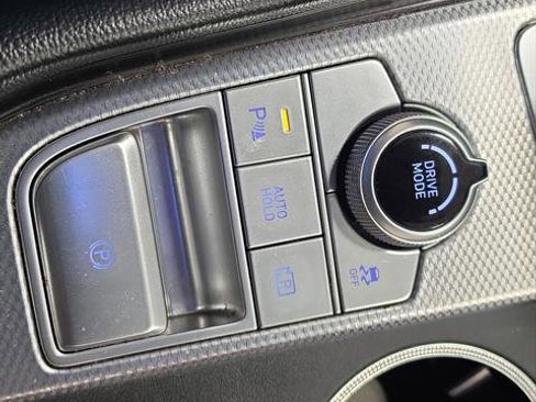 Used 2022 Genesis G70 2.0T w/ Prestige Package image 28