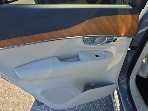 Used 2021 Volvo XC90 T6 Momentum w/ Advanced Package image 17