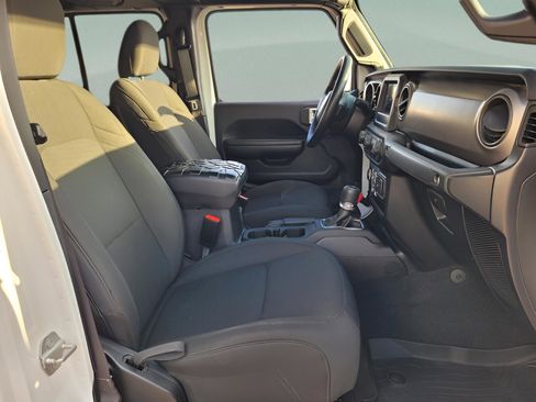 Used 2021 Jeep Gladiator Sport image 18