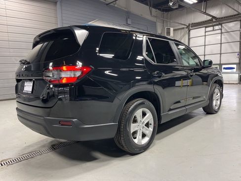 Used 2023 Honda Pilot LX image 9