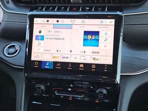 New 2025 Jeep Grand Cherokee Limited w/ Black Appearance Package image 13