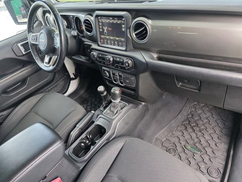 Used 2019 Jeep Wrangler Unlimited Sahara w/ Uconnect 4C Nav & Sound Group image 30