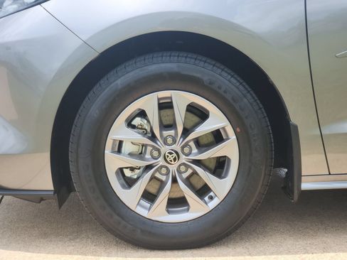 New 2026 Toyota Sienna XLE FWD image 11
