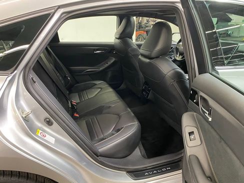 Used 2019 Toyota Avalon Touring image 12