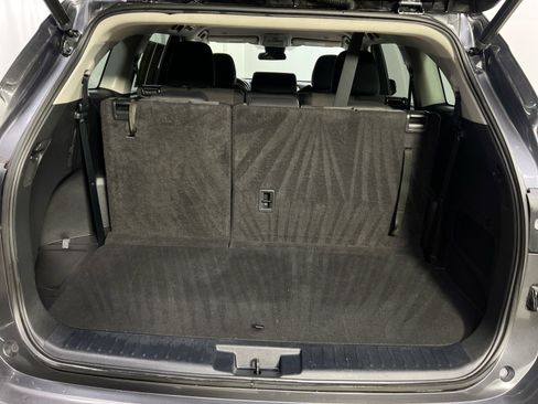 Used 2023 Toyota Highlander LE image 30