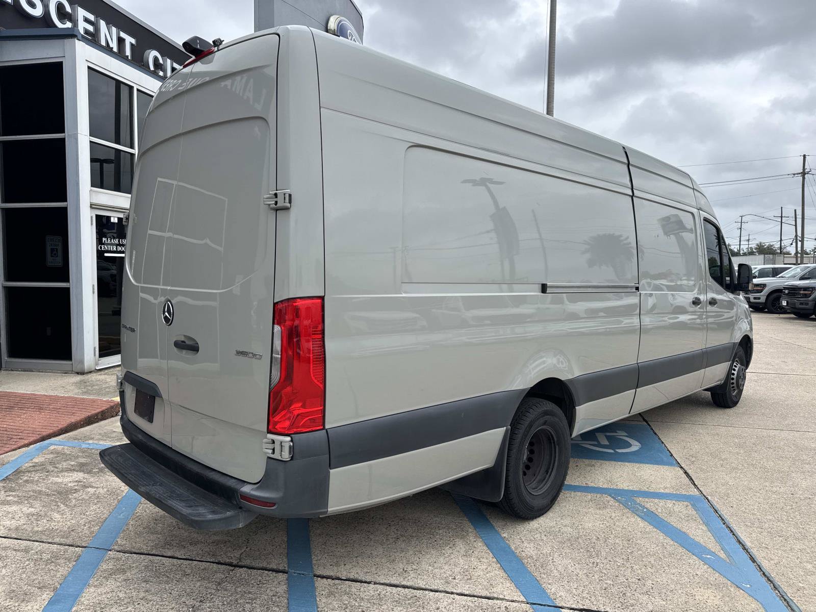 Used 2023 Mercedes-Benz Sprinter 3500 image 9