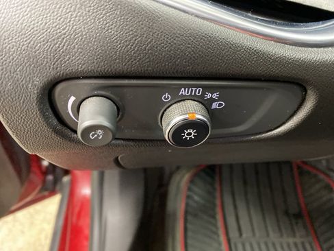 Used 2018 Chevrolet Malibu LT image 31