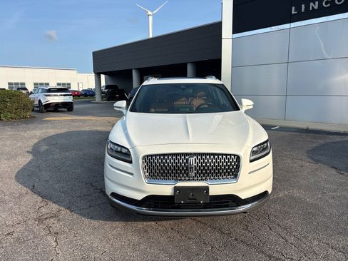 Used 2023 Lincoln Nautilus Reserve AWD/4WD image 2