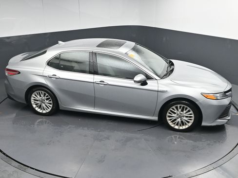 Certified 2020 Toyota Camry XLE w/ Sunroof Package image 34