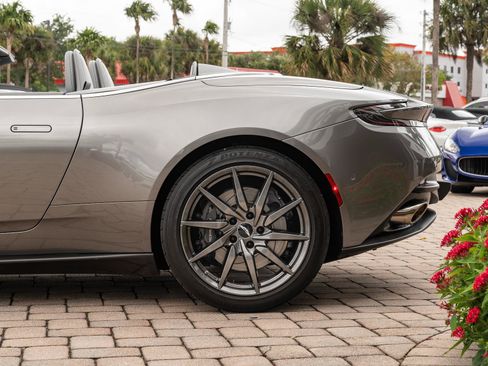Used 2020 Aston Martin DB11 Volante RWD image 38