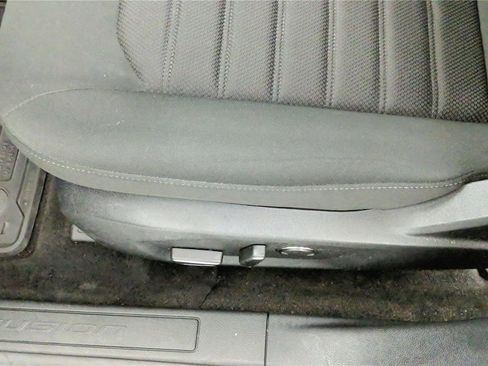 Used 2020 Ford Fusion SE image 13