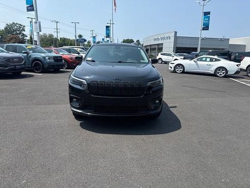 Used 2019 Jeep Cherokee Latitude Plus AWD/4WD image 2