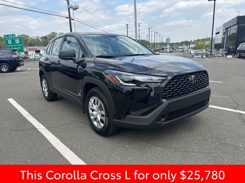 Used 2025 Toyota Corolla Cross L image 3