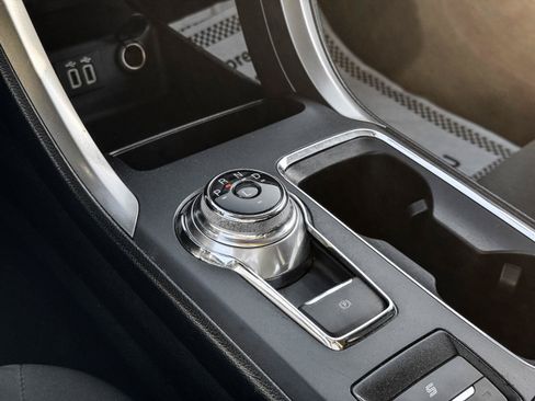 Used 2020 Ford Fusion SE FWD image 19