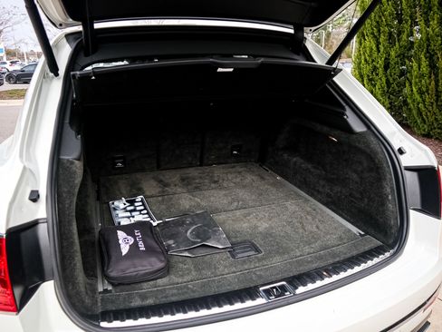 Used 2019 Bentley Bentayga image 32