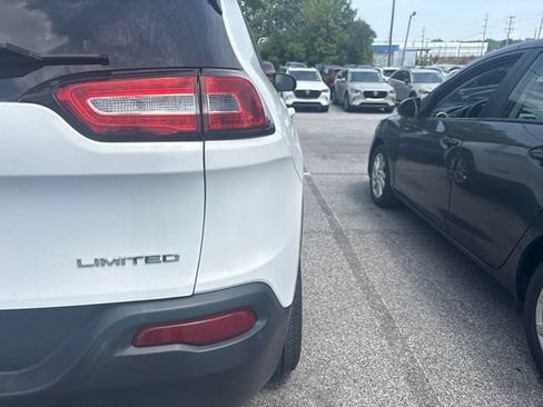 Used 2016 Jeep Cherokee Limited AWD/4WD image 10
