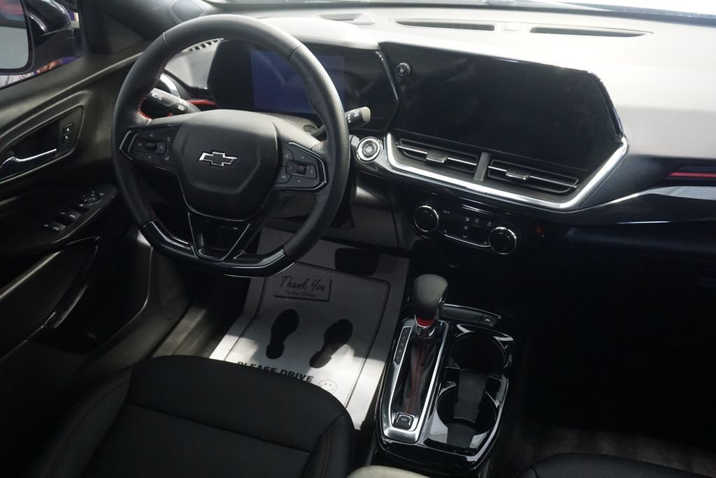 Used 2024 Chevrolet Trax RS w/ Sunroof Package FWD image 29