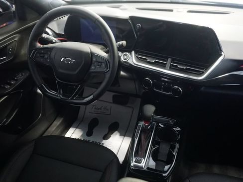 Used 2024 Chevrolet Trax RS w/ Sunroof Package FWD image 29