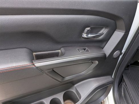 Used 2020 Nissan Titan PRO-4X w/ Pro-4x Convenience Package image 18