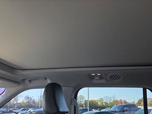 Used 2022 Ford Explorer XLT w/ Equipment Group 202A image 14