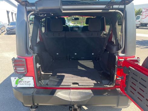 Used 2014 Jeep Wrangler Unlimited Sport w/ Quick Order Package 24S AWD/4WD image 17