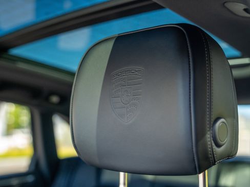 Certified 2026 Porsche Macan AWD/4WD image 13