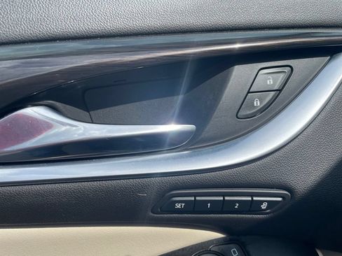 Used 2019 Buick Enclave Premium AWD/4WD image 10