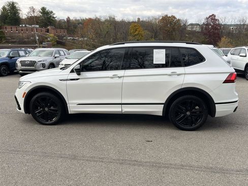 Used 2022 Volkswagen Tiguan SE R-Line image 2