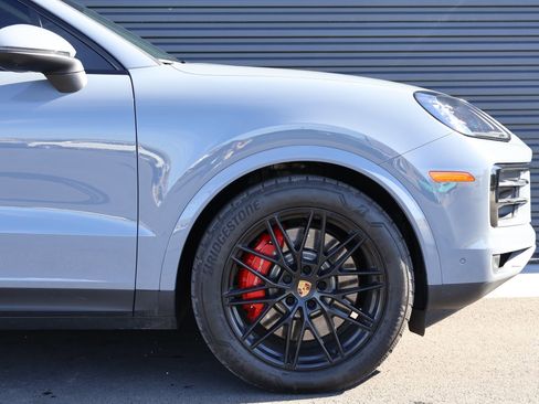 Used 2025 Porsche Cayenne S image 11