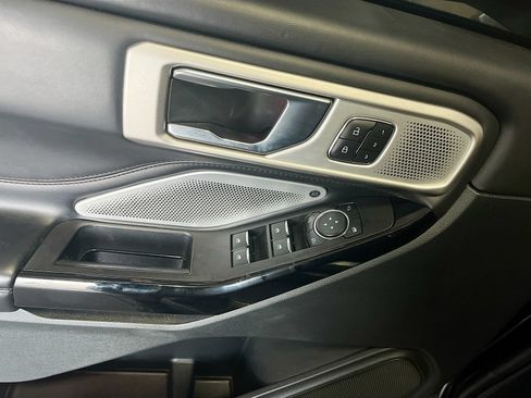 Used 2021 Ford Explorer Platinum w/ Equipment Group 601A AWD/4WD image 17