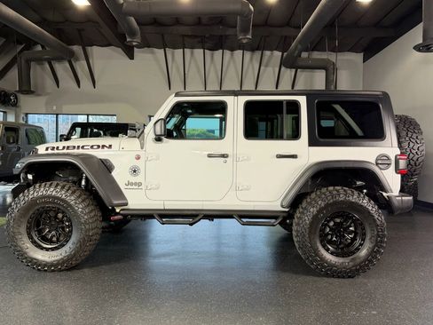 Used 2025 Jeep Wrangler Unlimited Rubicon image 9