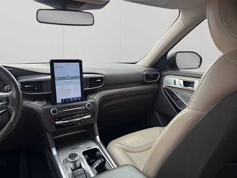 Used 2020 Ford Explorer Platinum w/ Premium Technology Package image 24