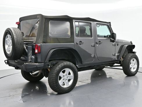 Used 2017 Jeep Wrangler Unlimited Rubicon w/ Connectivity Group AWD/4WD image 7