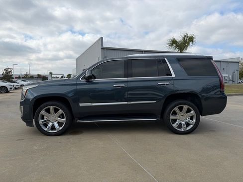Used 2019 Cadillac Escalade Premium Luxury image 2