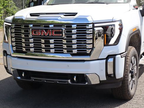New 2026 GMC Sierra 2500 Denali w/ Denali Reserve Package AWD/4WD image 4