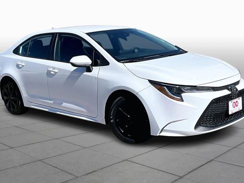 Used 2022 Toyota Corolla LE image 3