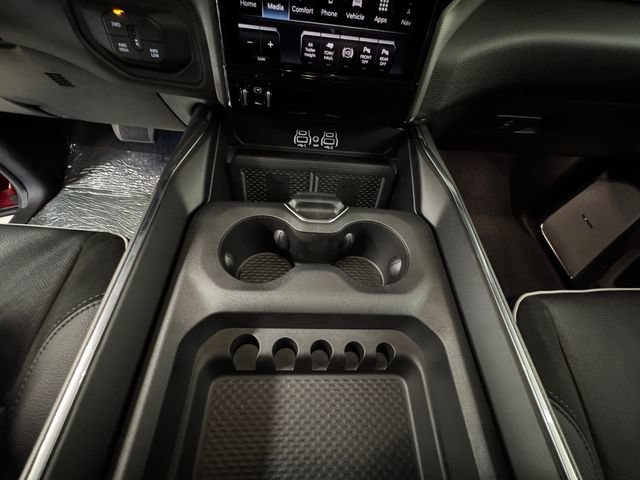 New 2026 RAM 2500 Laramie AWD/4WD image 19