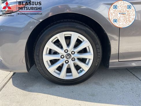 Used 2018 Toyota Camry LE FWD image 15