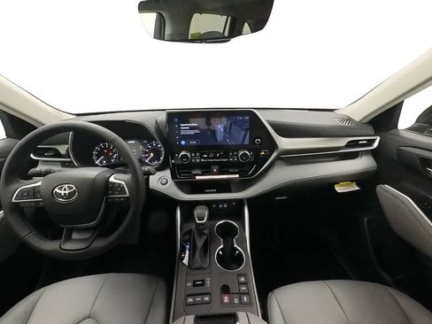 Certified 2024 Toyota Highlander XLE AWD/4WD image 27