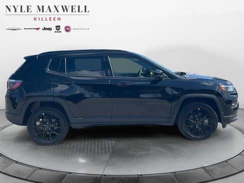 New 2026 Jeep Compass Latitude image 17