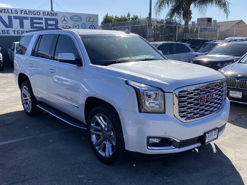 Used 2018 GMC Yukon SLT w/ Premium Edition image 6