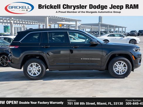 New 2025 Jeep Grand Cherokee Laredo w/ Luxury Tech Group I image 4