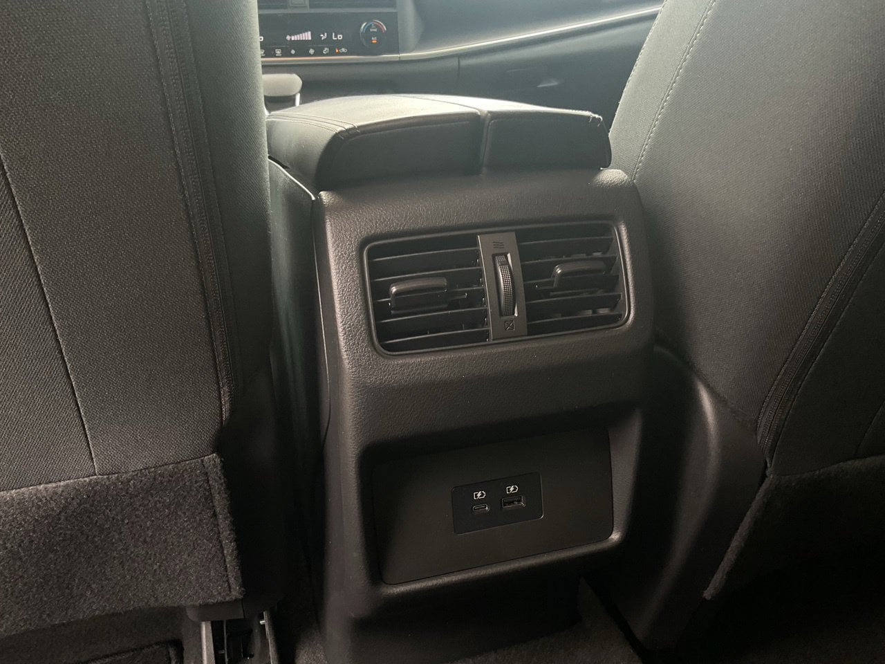 Used 2023 Nissan Rogue SV FWD image 9