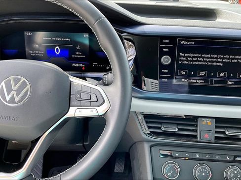 Certified 2022 Volkswagen Taos SE image 25