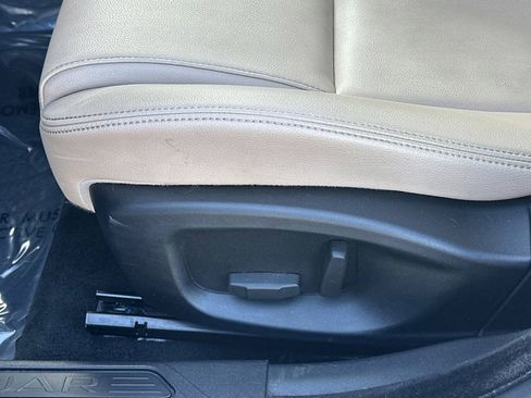 Used 2017 Jaguar XE image 16