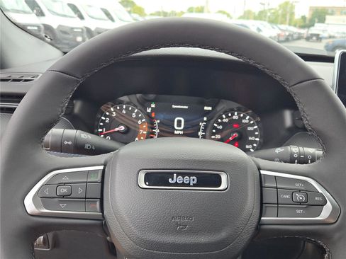 New 2026 Jeep Compass Latitude image 34