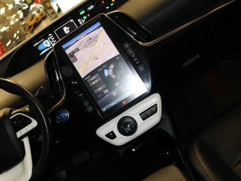 Used 2017 Toyota Prius Prime Advanced image 23