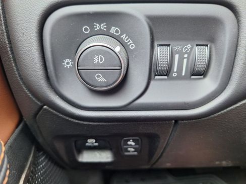 Used 2022 RAM 1500 Limited w/ Body Color Bumper Group AWD/4WD image 12