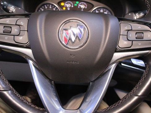 Used 2022 Buick Enclave Essence image 22